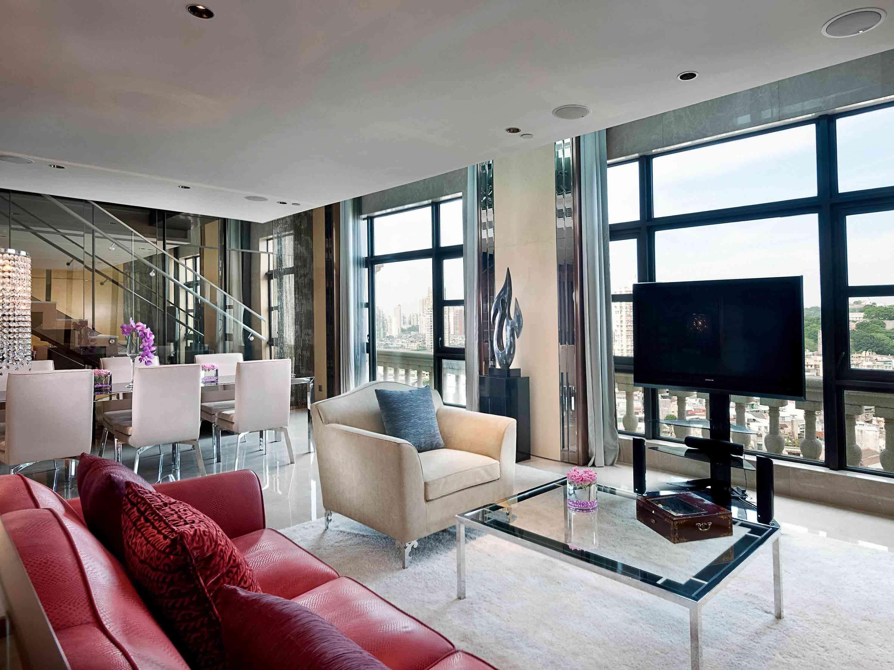 Sofitel Macau At Ponte 16 Hotel Kültér fotó The living room of a three-bedroom suite
