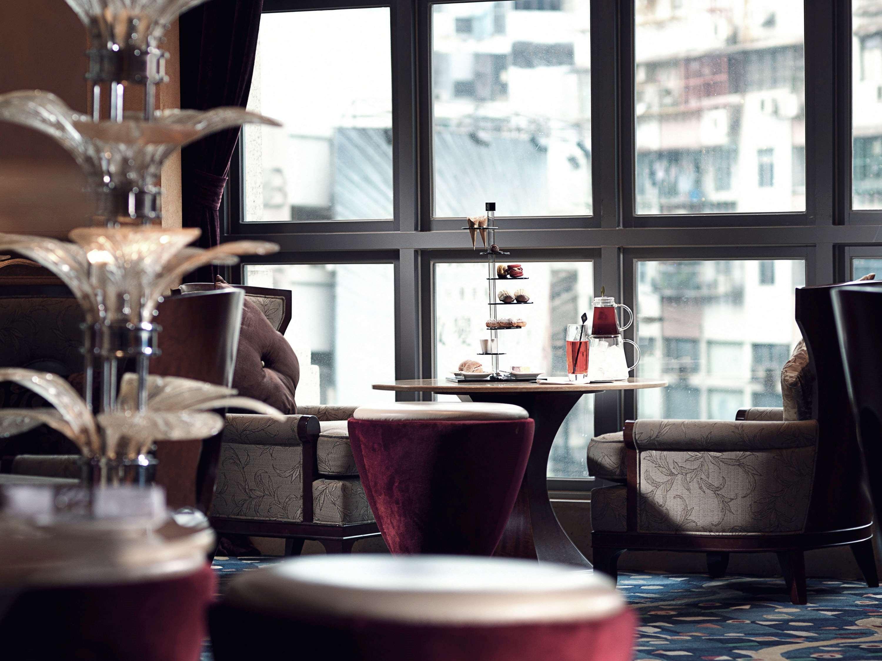 Sofitel Macau At Ponte 16 Hotel Kültér fotó The Club Lounge at the Hong Kong International Convention and Exhibition Centre