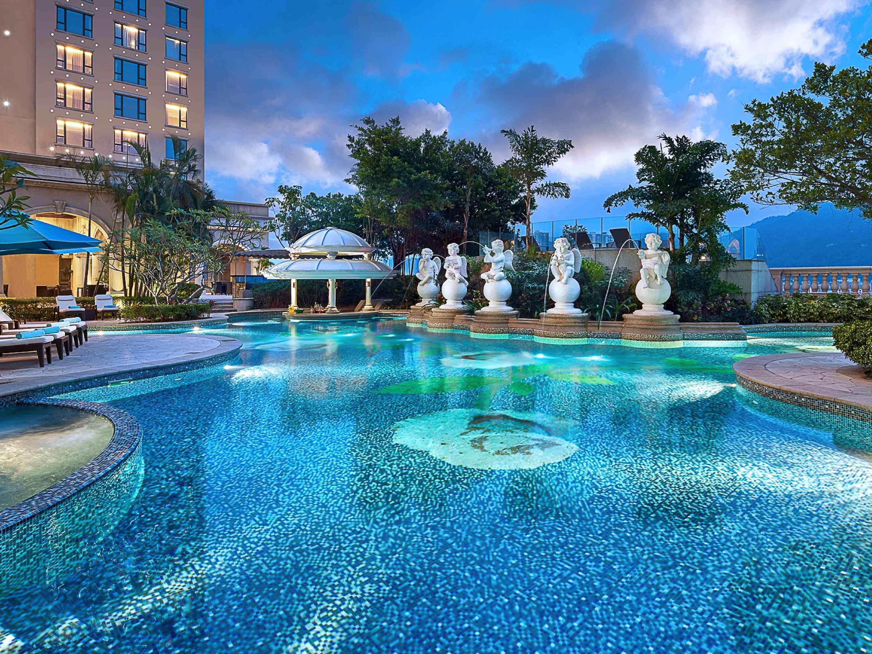 Sofitel Macau At Ponte 16 Hotel Kültér fotó The pool at the hotel