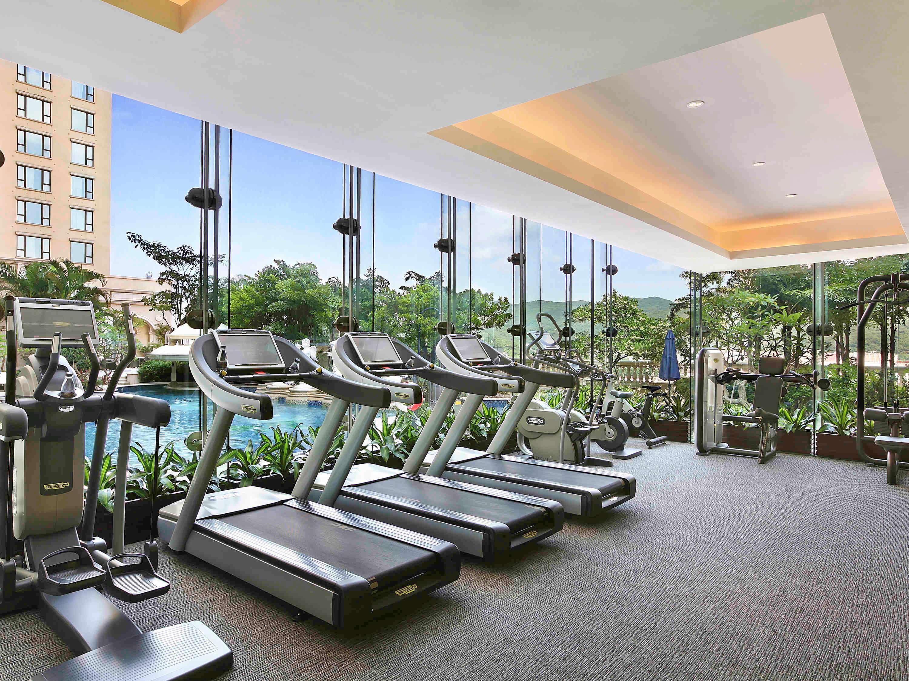 Sofitel Macau At Ponte 16 Hotel Kültér fotó The gym at the hotel
