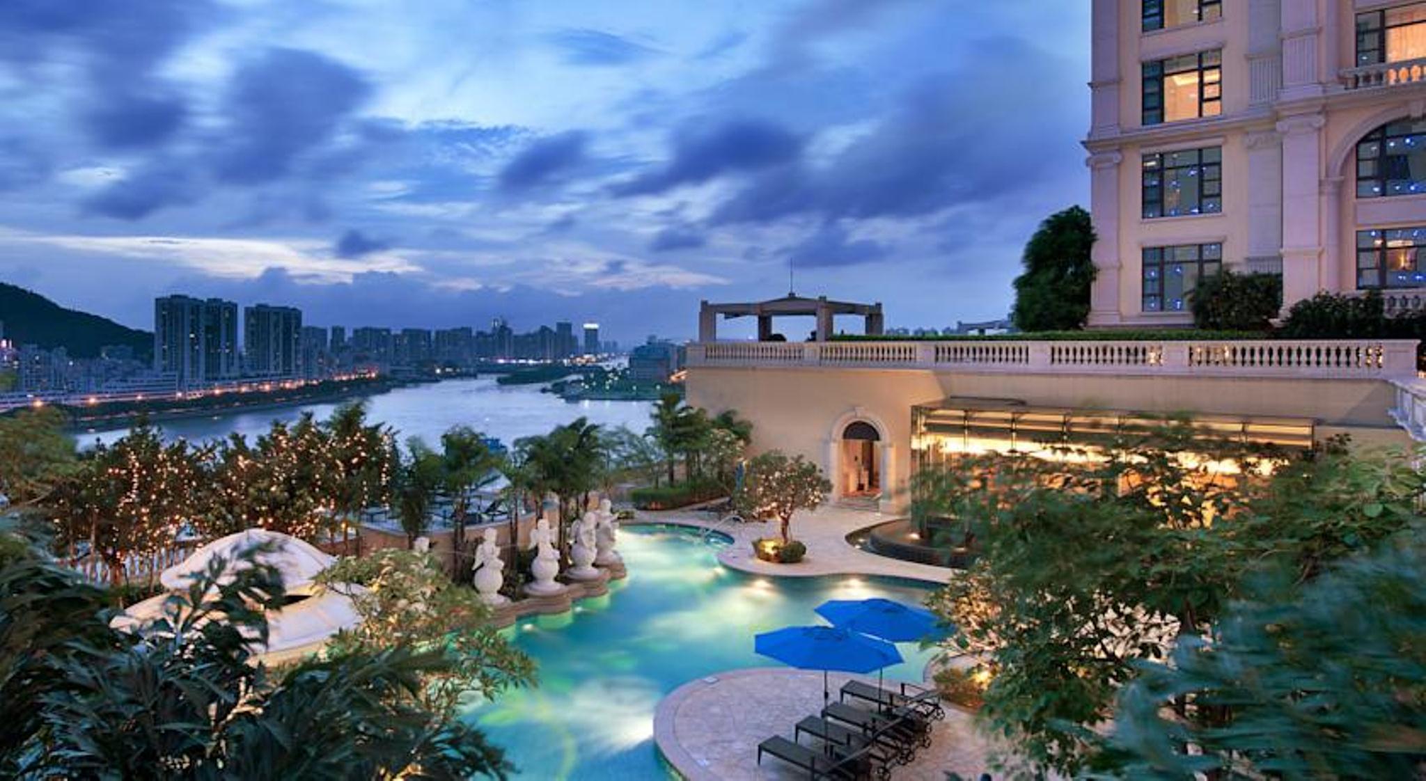 Sofitel Macau At Ponte 16 Hotel Kültér fotó The pool at the hotel
