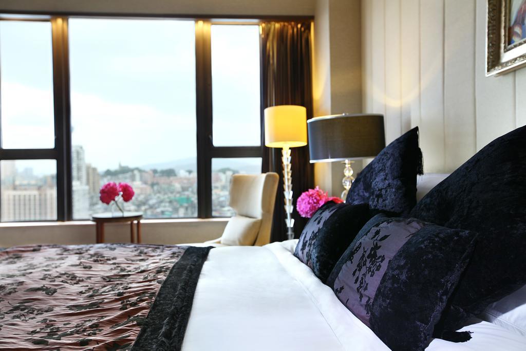 Sofitel Macau At Ponte 16 Hotel Kültér fotó A bedroom at the hotel